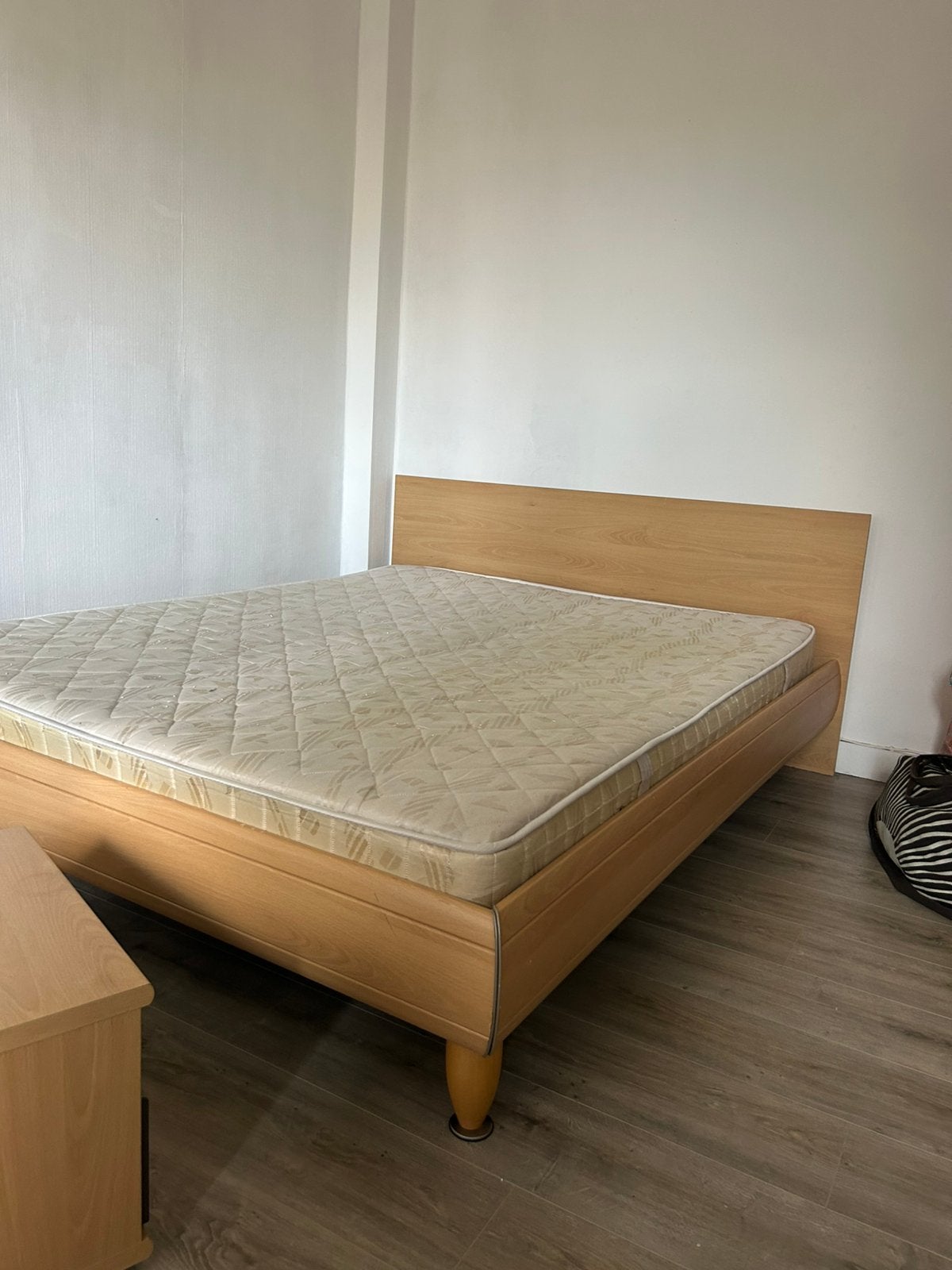 Gratis af te halen (in Gent, 29 aug.) dubbelbed 1,60m x 2m, Huis en Inrichting, Slaapkamer | Complete slaapkamers, Ophalen, Gebruikt