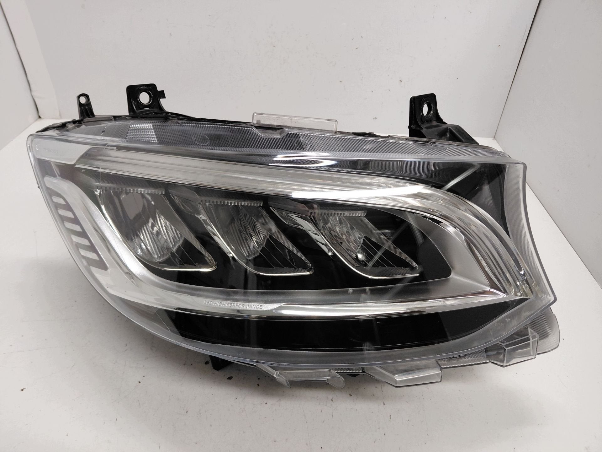 Mercedes Sprinter W907 Koplamp Rechts A9109067200, Gebruikt, Mercedes-Benz AG, Mercedes-Benz, Mercedesstrasse 120
70372  Stuttgart, DE
