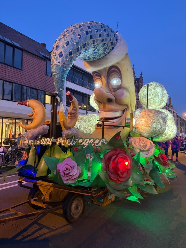 Carnavalswagen thema Rozengeur & Maneschijn, Ophalen