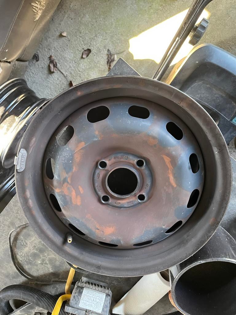 4 stalen velgen 15 inch met ford wieldoppen, Auto-onderdelen, Ophalen, 15 inch, Velg(en)