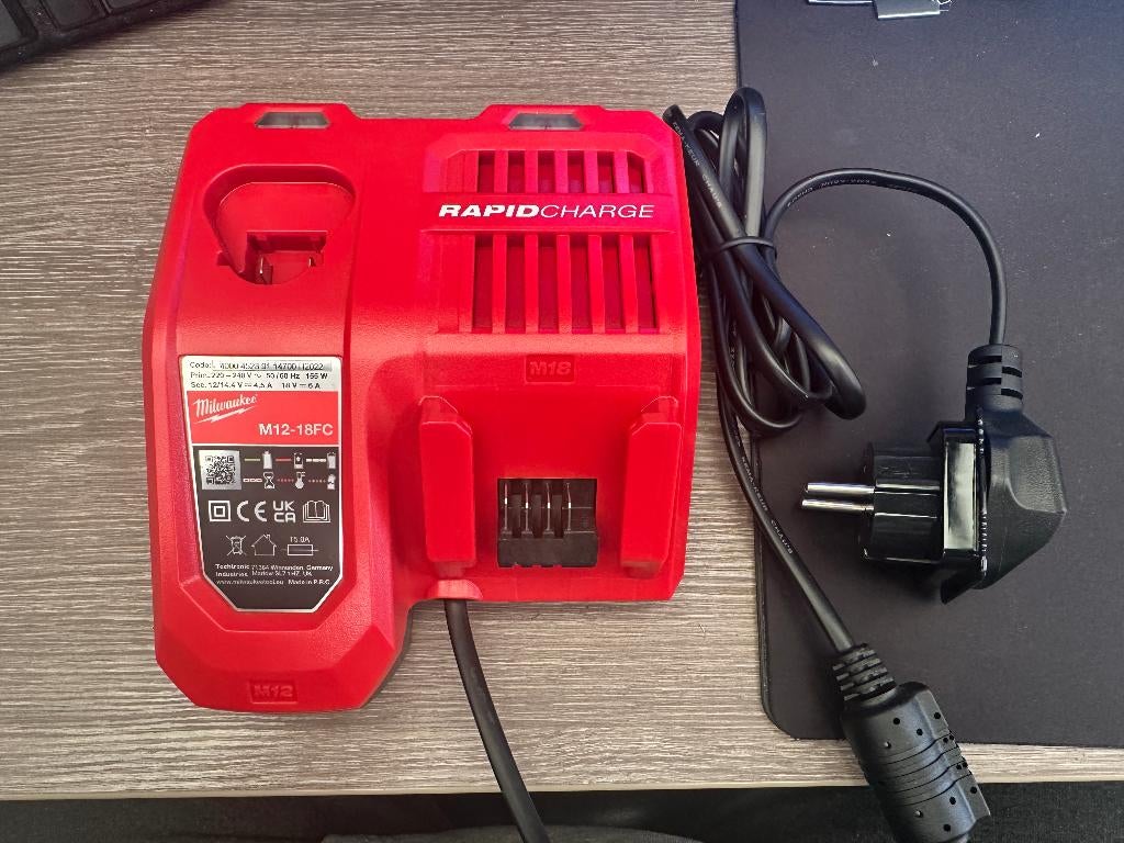 Oplader Milwaukee M12-18FC, Doe-het-zelf en Bouw, Ophalen of Verzenden, Nieuw