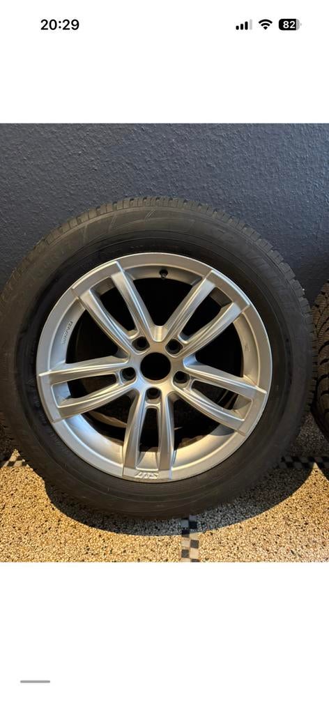 Winterset met 4 wielen gemonteerd 17” 6x139.7, Ophalen, Band(en)