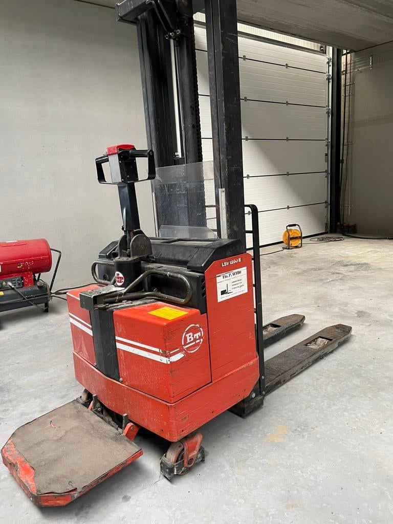 BT stapelaar lift, Ophalen, Stapelaar