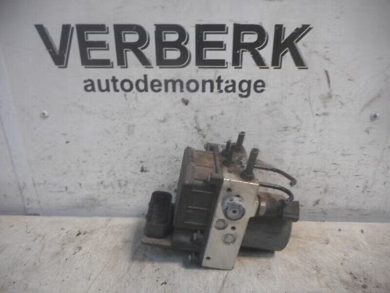ABS POMP Audi A4 Avant (B6) (01-2001/01-2005) (8eo614517), Robert Bosch AG, Enlèvement ou Envoi, Audi, Utilisé