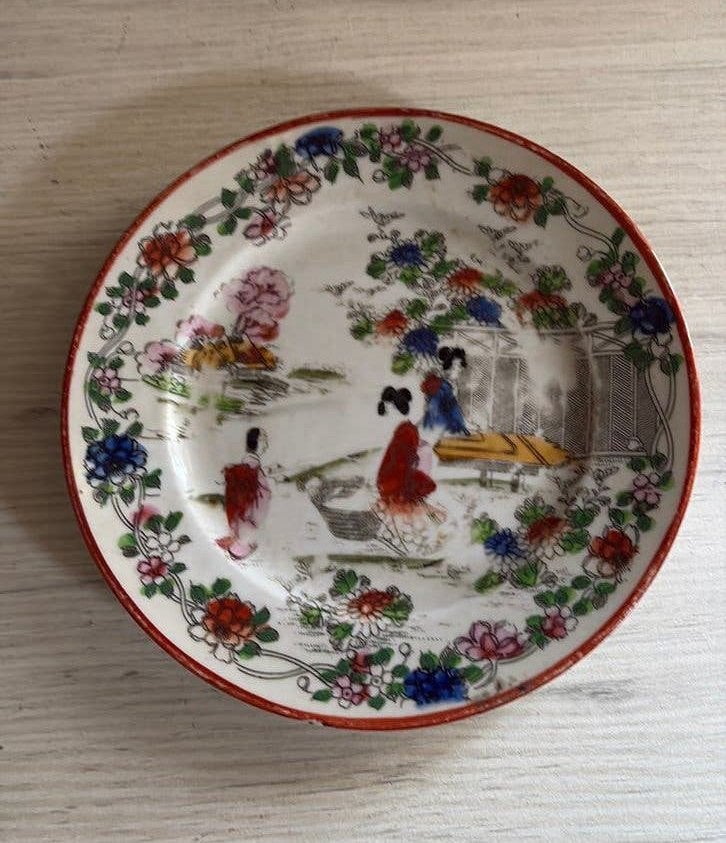 Assiette japonaise ancienne geisha pour fille — Dai Nippon, Antiquités & Art, Enlèvement ou Envoi
