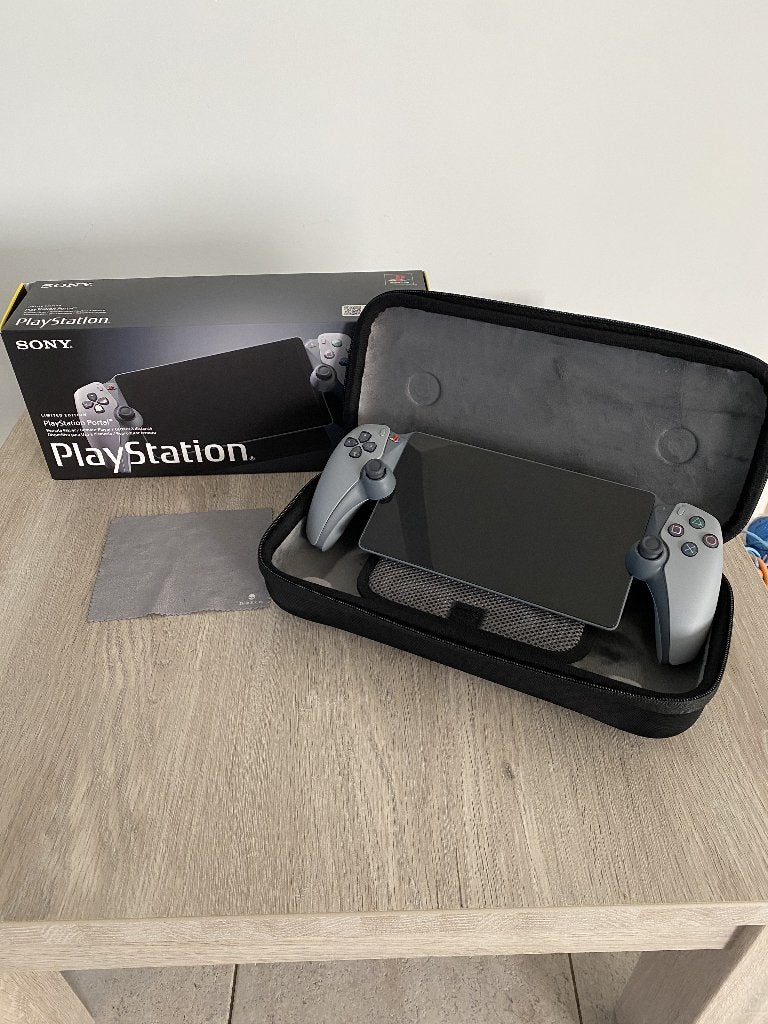 PlayStation Portal 30th Anniversary Edition, Games en Spelcomputers, Spelcomputers | Sony Consoles | Accessoires, Ophalen, Zo goed als nieuw