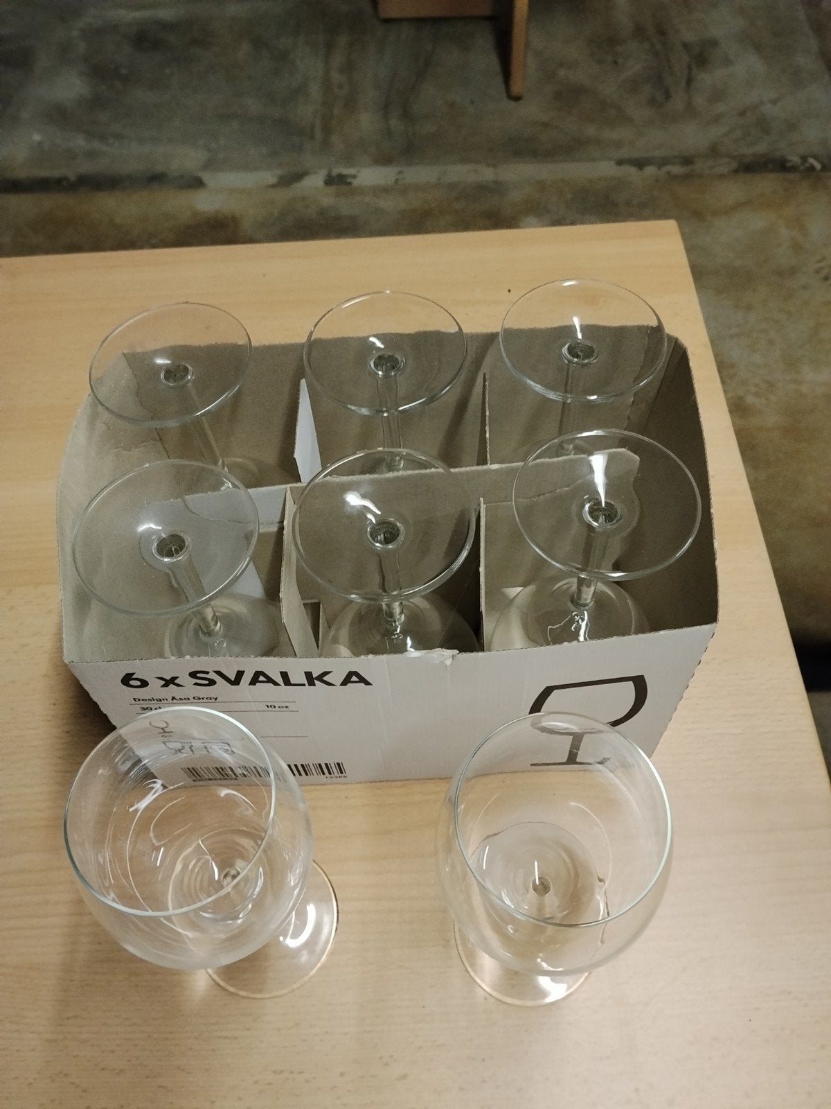8 wijnglazen 10€, Verzamelen, Glas en Drinkglazen, Ophalen