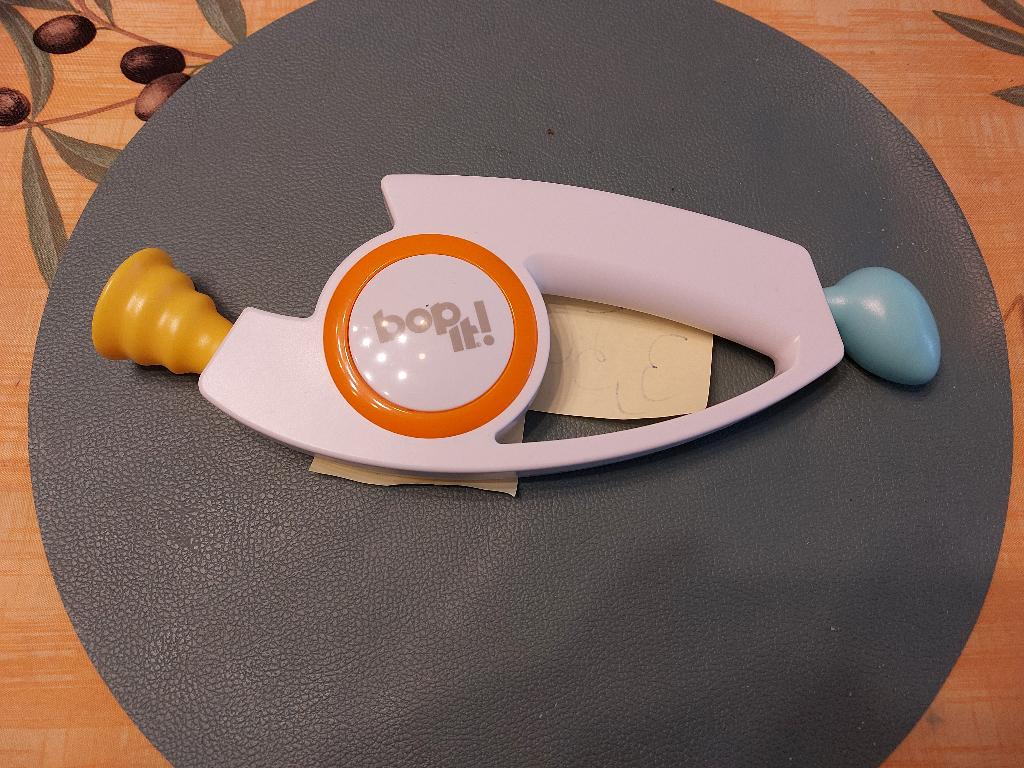 Bop it!, Trois ou quatre joueurs, Enlèvement, Neuf, Ravensburger