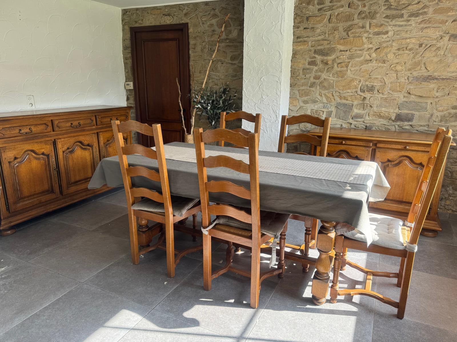 Salle a manger, Enlèvement, Utilisé