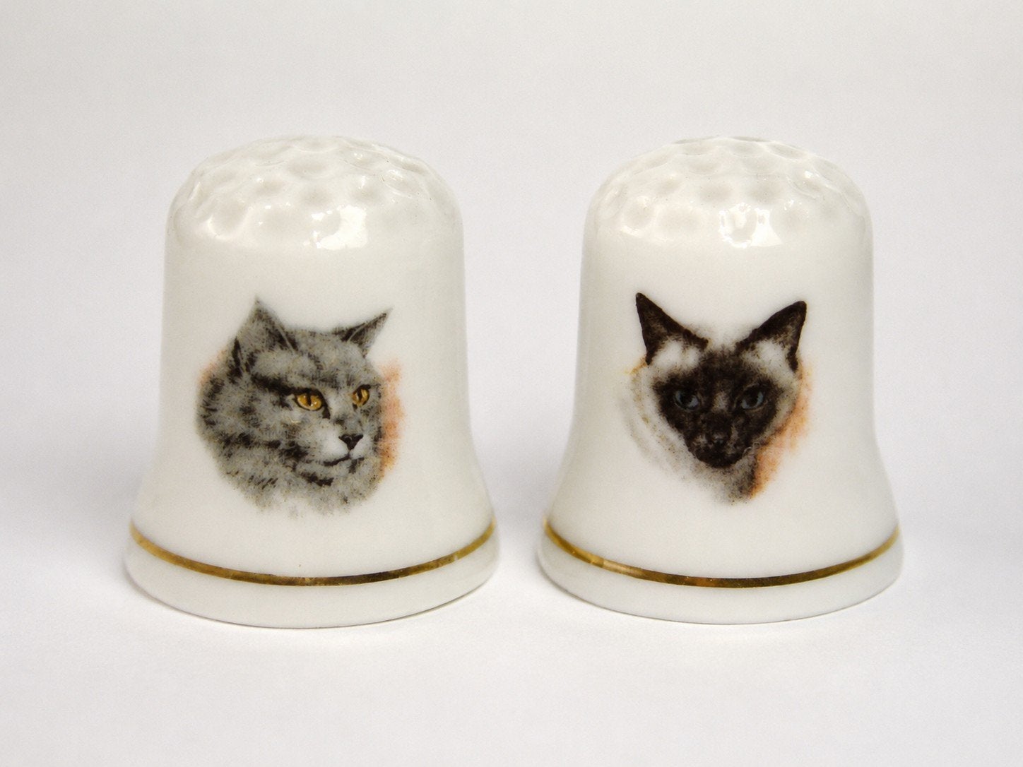 Dés à coudre vintage en porcelaine pour chat — lot de 2, Collections, Enlèvement ou Envoi, Comme neuf, Porcelaine