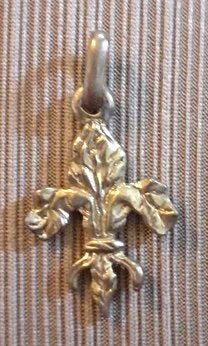 pendentif decor fleur de lys, Enlèvement ou Envoi, Utilisé, Or, Autres matériaux