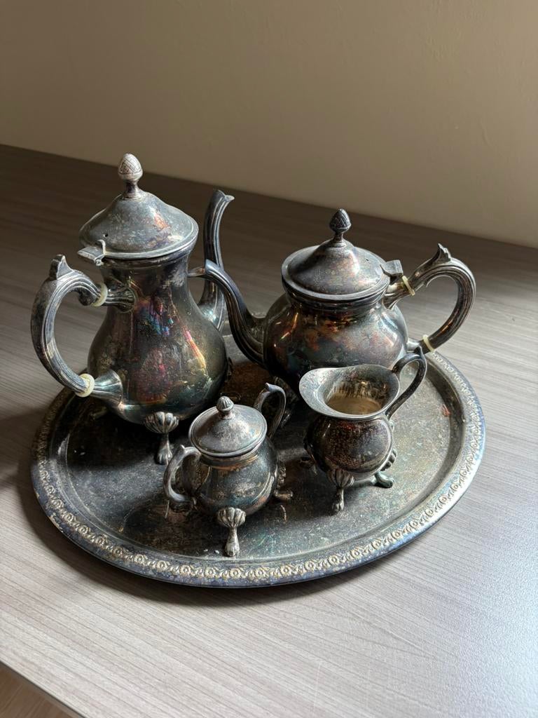 Verzilverd thee en koffie service, Ophalen
