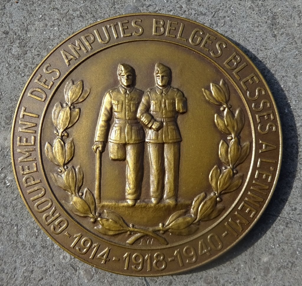 LES AMPUTES BELGES BLESSES A L'ENNEMI WW1/WW2 - MEDAILLE, Verzamelen, Verzenden, Landmacht, Lintje, Medaille of Wings