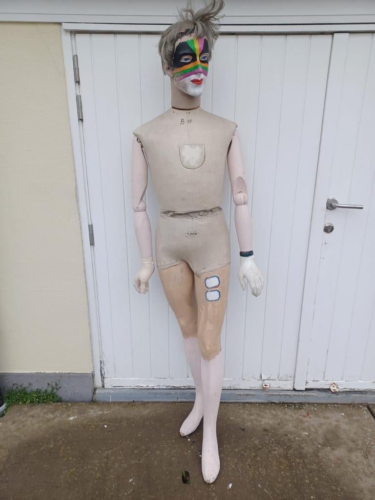 Oude mannequin, Ophalen