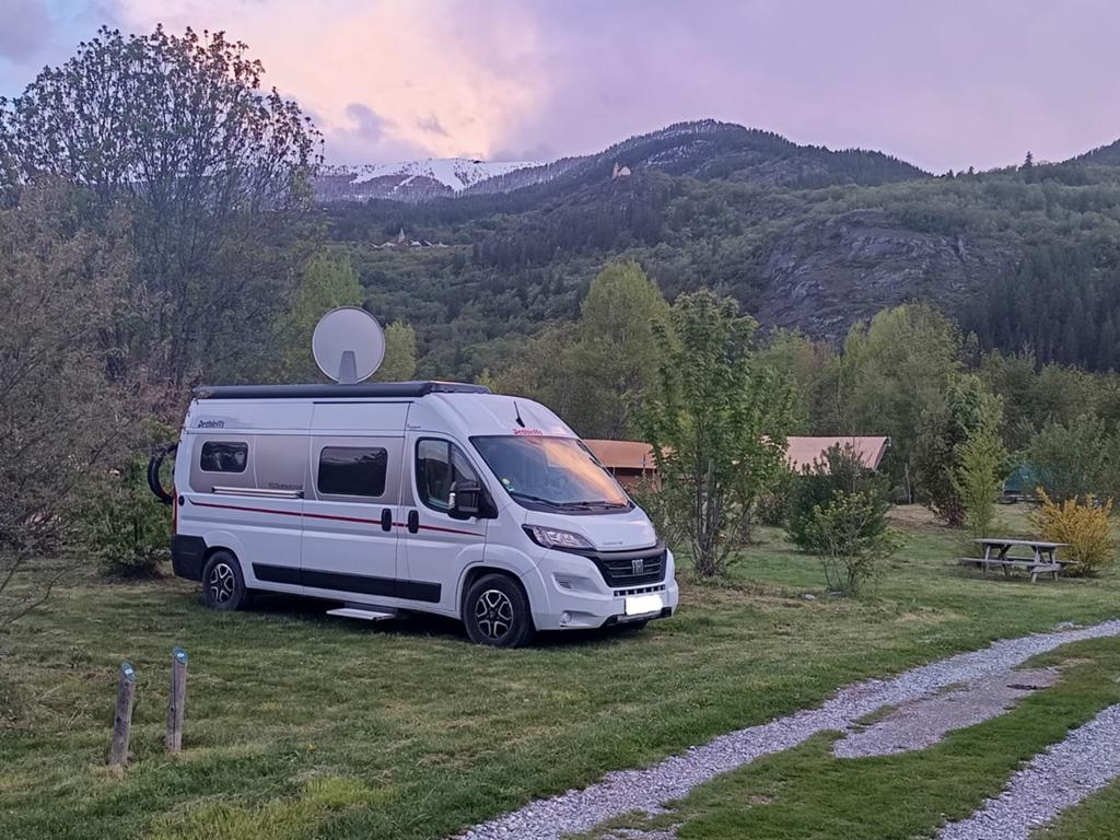 Dethleffs Globetrail 600 - ETAT NEUF - Prêt à partir, Caravanes & Camping, Camping-cars, Caméra de recul, Fiat, Automatique, Particulier