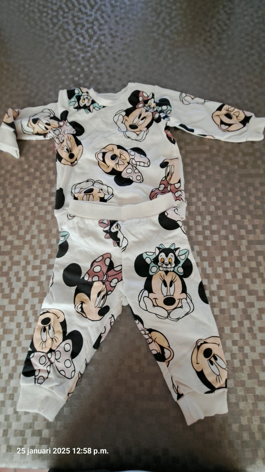 Pyjama's maat 80, Ophalen