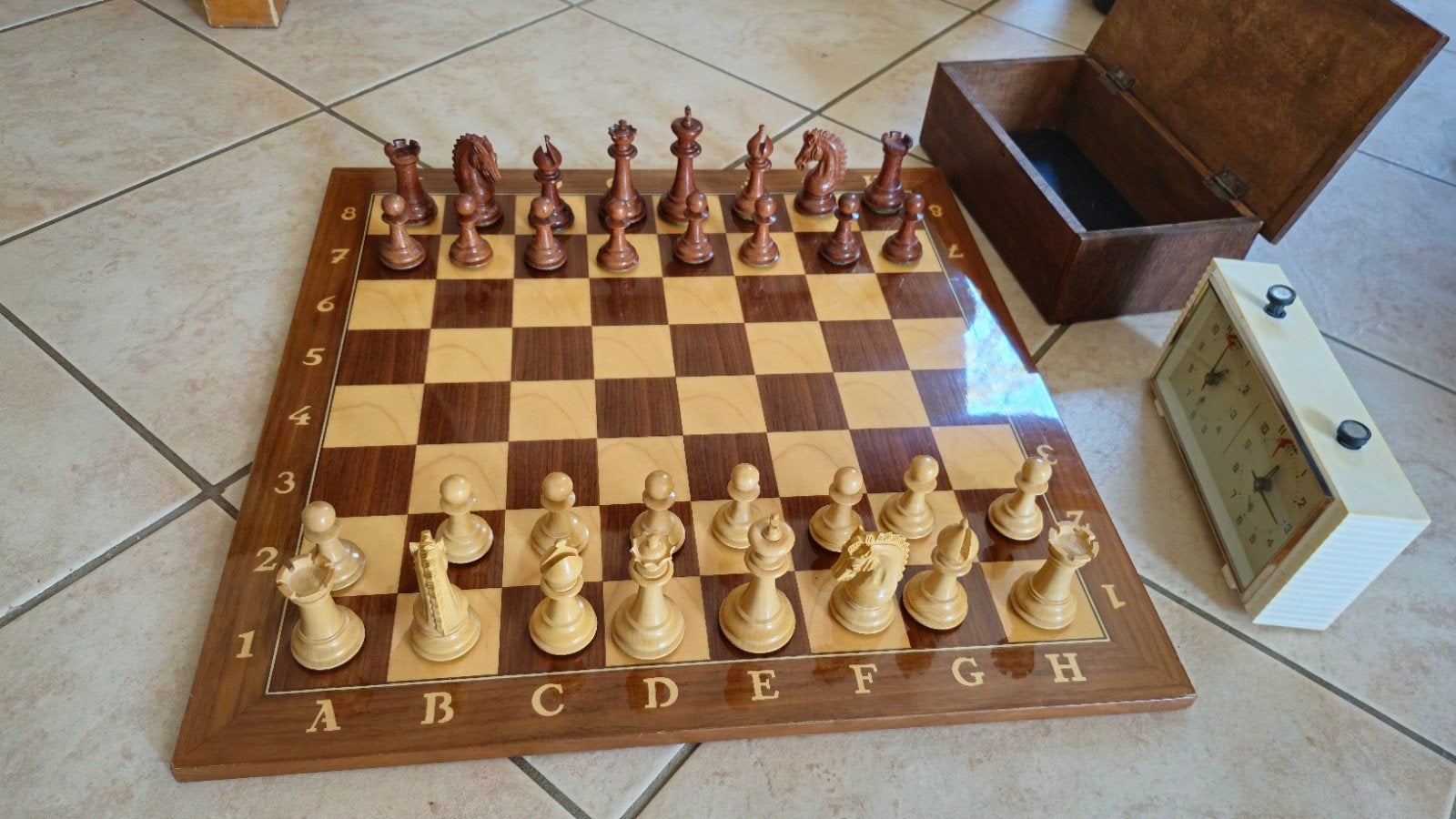 Jeu d'échec en bois, 1 ou 2 joueurs, Enlèvement ou Envoi, Utilisé