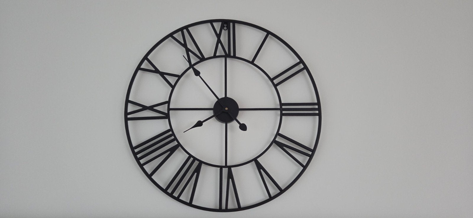 Grote metalen wandklok – zwart – Romeinse cijfers – Ø 60 cm, Huis en Inrichting, Ophalen, Wandklok, Analoog, Industrieel