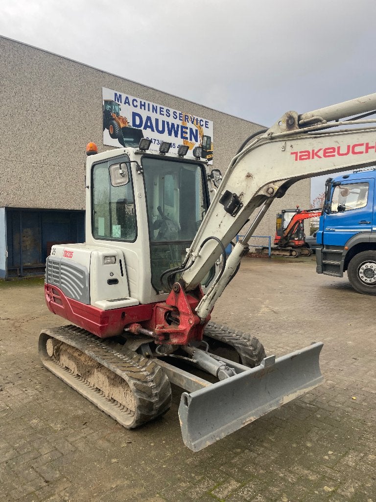 takeuchi tb235, Articles professionnels, Enlèvement