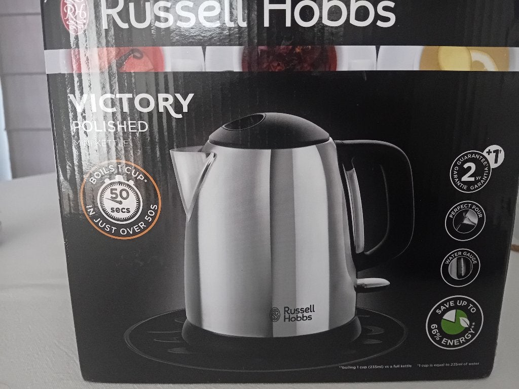 bouilloire électrique Russell Hobbs, Electroménager, 1 à 2 litres, Enlèvement, Comme neuf, Sans fil