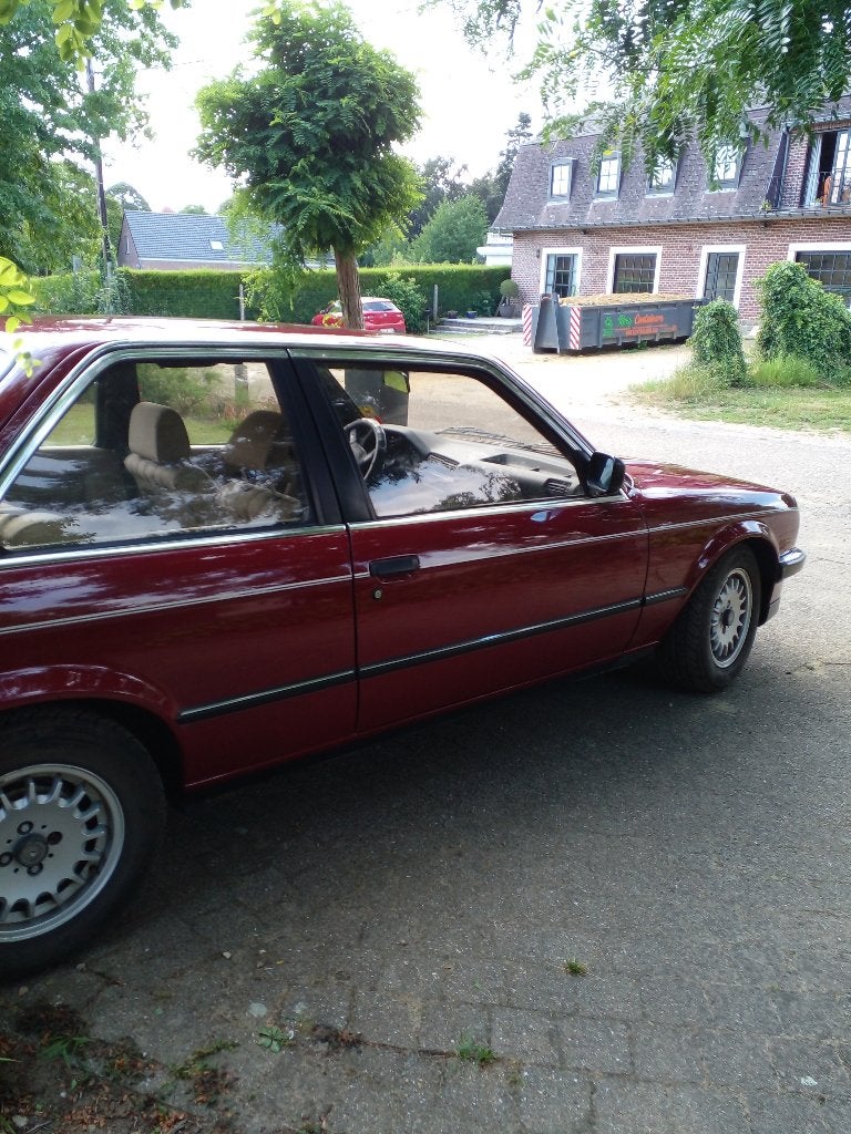 Oldtimer BMW E30, foto 3