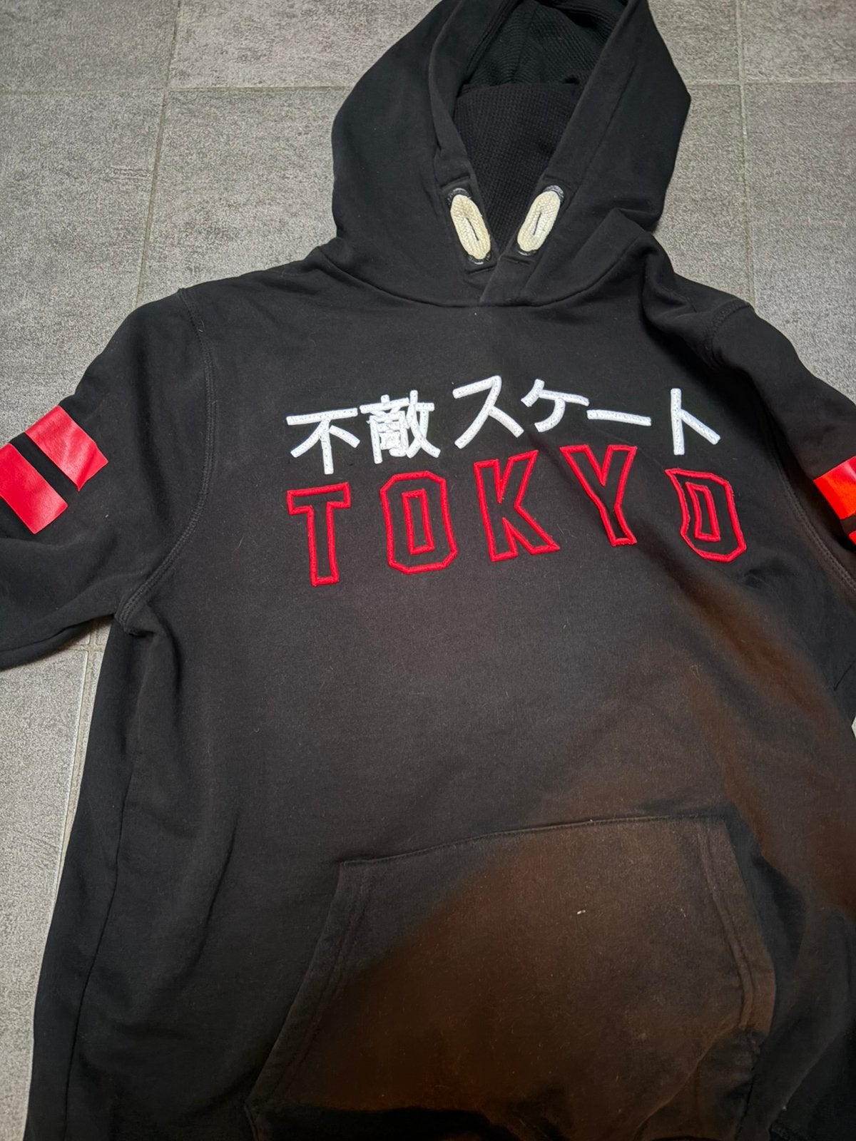 Exclusive tokyo hoodie, Ophalen of Verzenden, Zo goed als nieuw, Maat 48/50 (M)