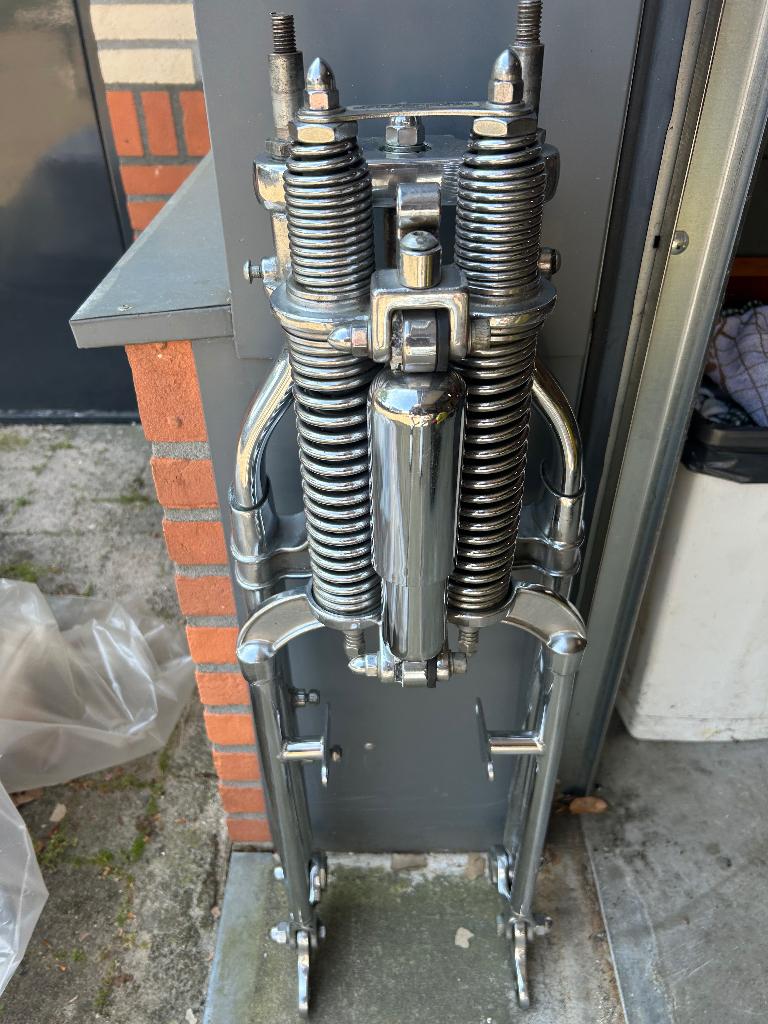 Originele springer voorvork, Motoren, Ophalen, Gebruikt