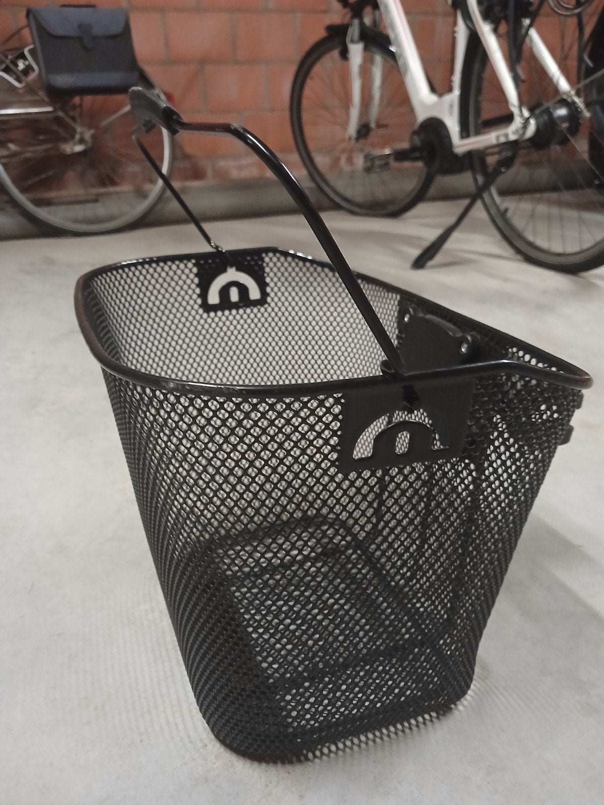 Metalen fietsmand voorraan, Ophalen, Fietsmand