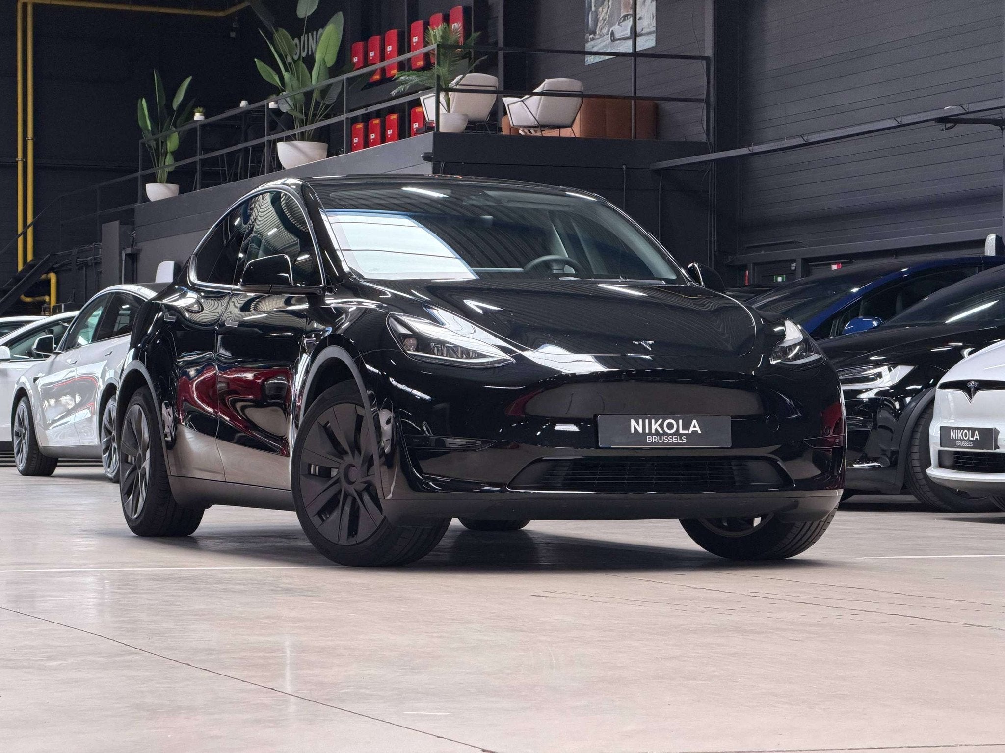 Tesla Model Y PREMIUM - RWD - HIGHWAY AUTOPILOT (bj 2024), Auto's, Tesla, Achterwielaandrijving, Gebruikt, Zwart, Zwart