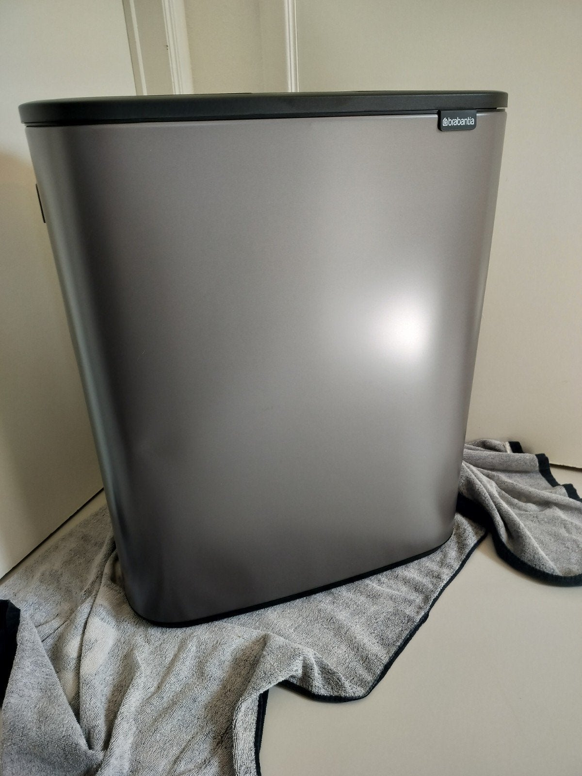 Brabantia Touch platinum 60 liter NIEUW!, Huis en Inrichting, Woonaccessoires | Prullenbakken, 50 tot 75 cm, Nieuw, 40 liter of meer