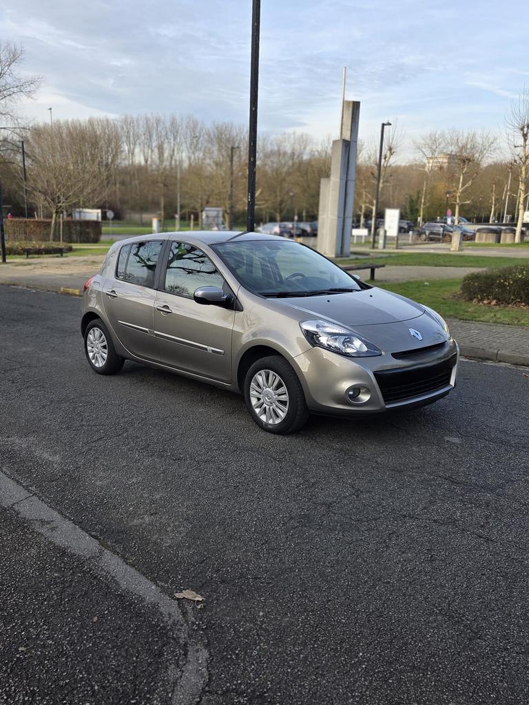 Renault clio Benzine-Automaat-Gps, Auto's, Renault, Automaat, Euro 5, Bedrijf, 5 deurs