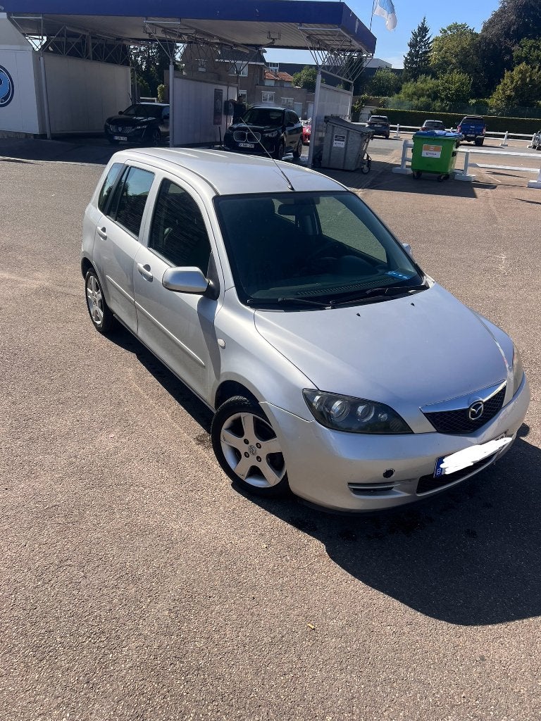 Mazda 2, Autos, Mazda, Argent ou Gris, Achat, Boîte manuelle, Noir