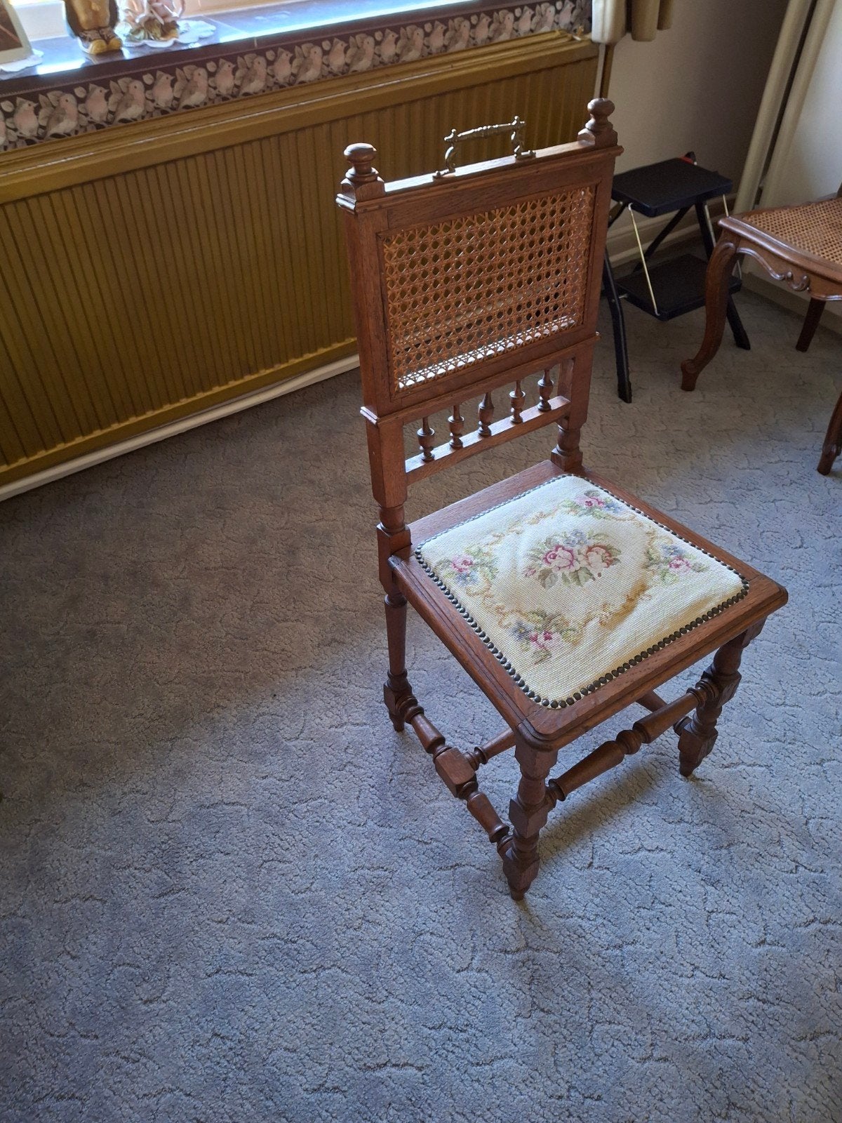 Antieke houten stoel, Enlèvement