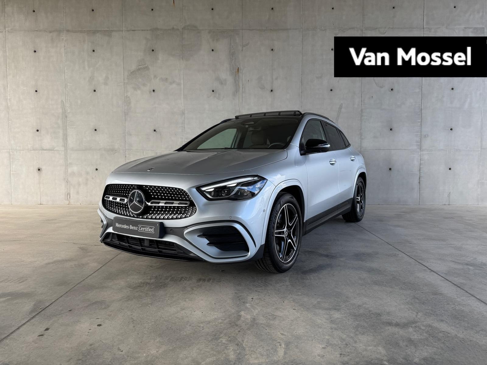 Mercedes-Benz GLA 180 Star Edition + TREKHAAK + HEAD UP + PA, Auto's, Dealer onderhouden, Stof, Gebruikt, 4 cilinders