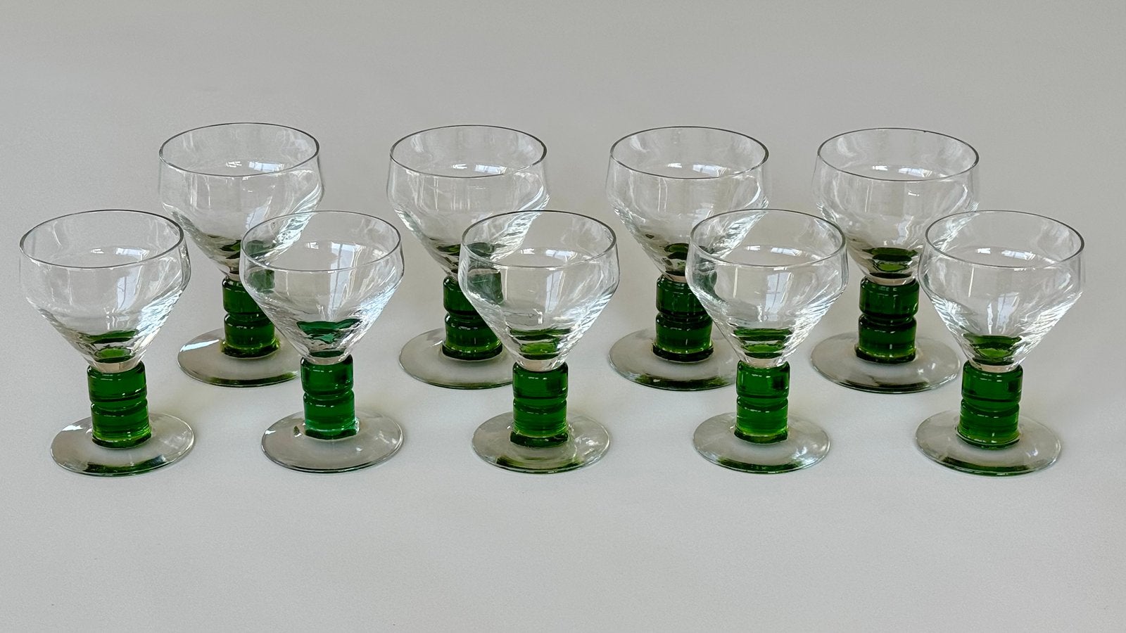14 Art Deco glazen – Verrerie Doyen (Uraniumglas / Ouraline), Enlèvement
