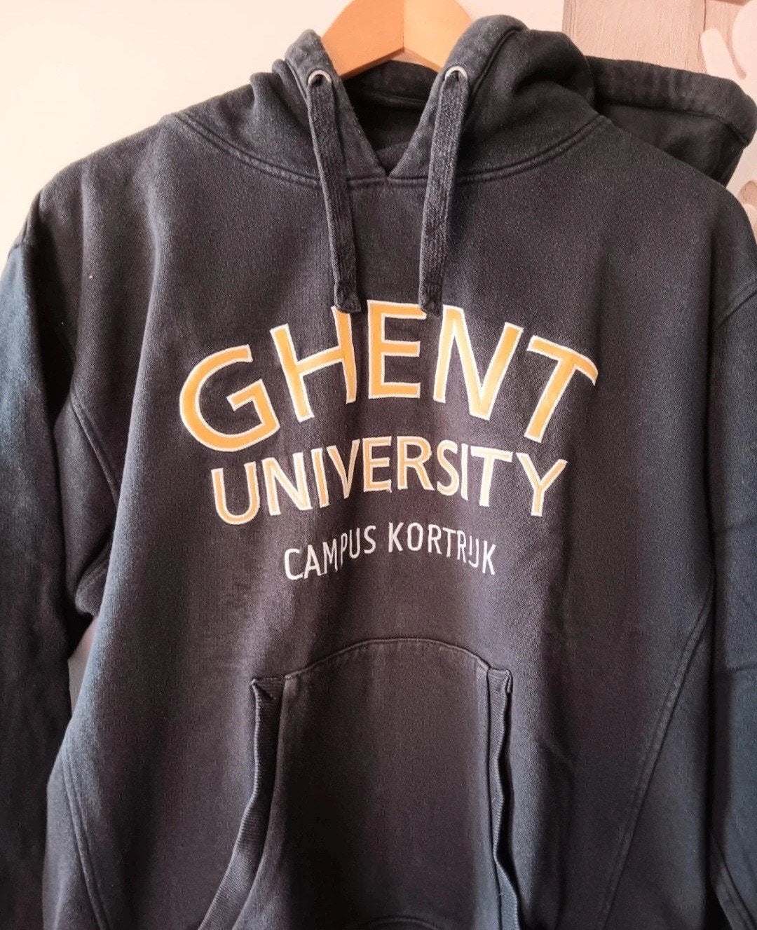 zwarte hoodie University Ghent campus Kortrijk, Maat 52/54 (L), Zwart, Ophalen of Verzenden, Zo goed als nieuw