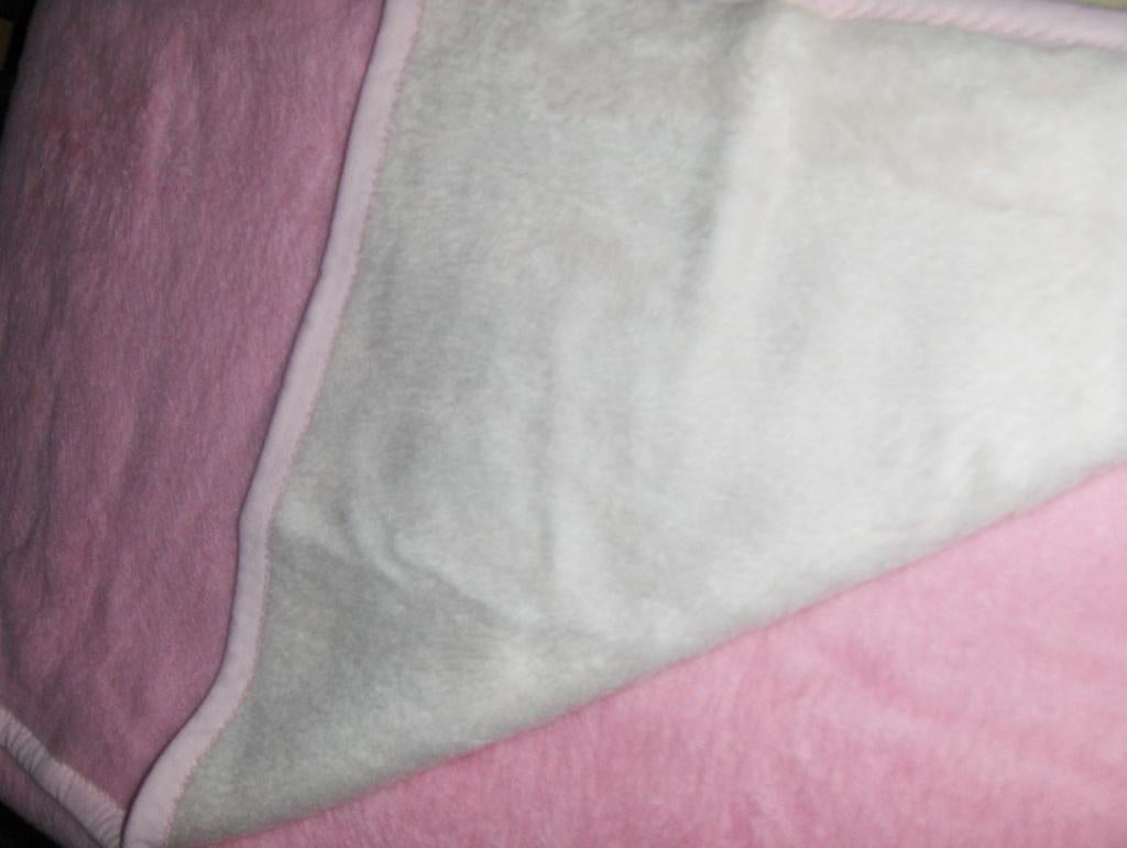 Couverture lit cage double face rose et blanc.Pour 5€, Enlèvement ou Envoi, Comme neuf, Blanc
