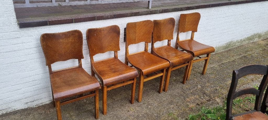 Stoelen gratis af te halen, Ophalen