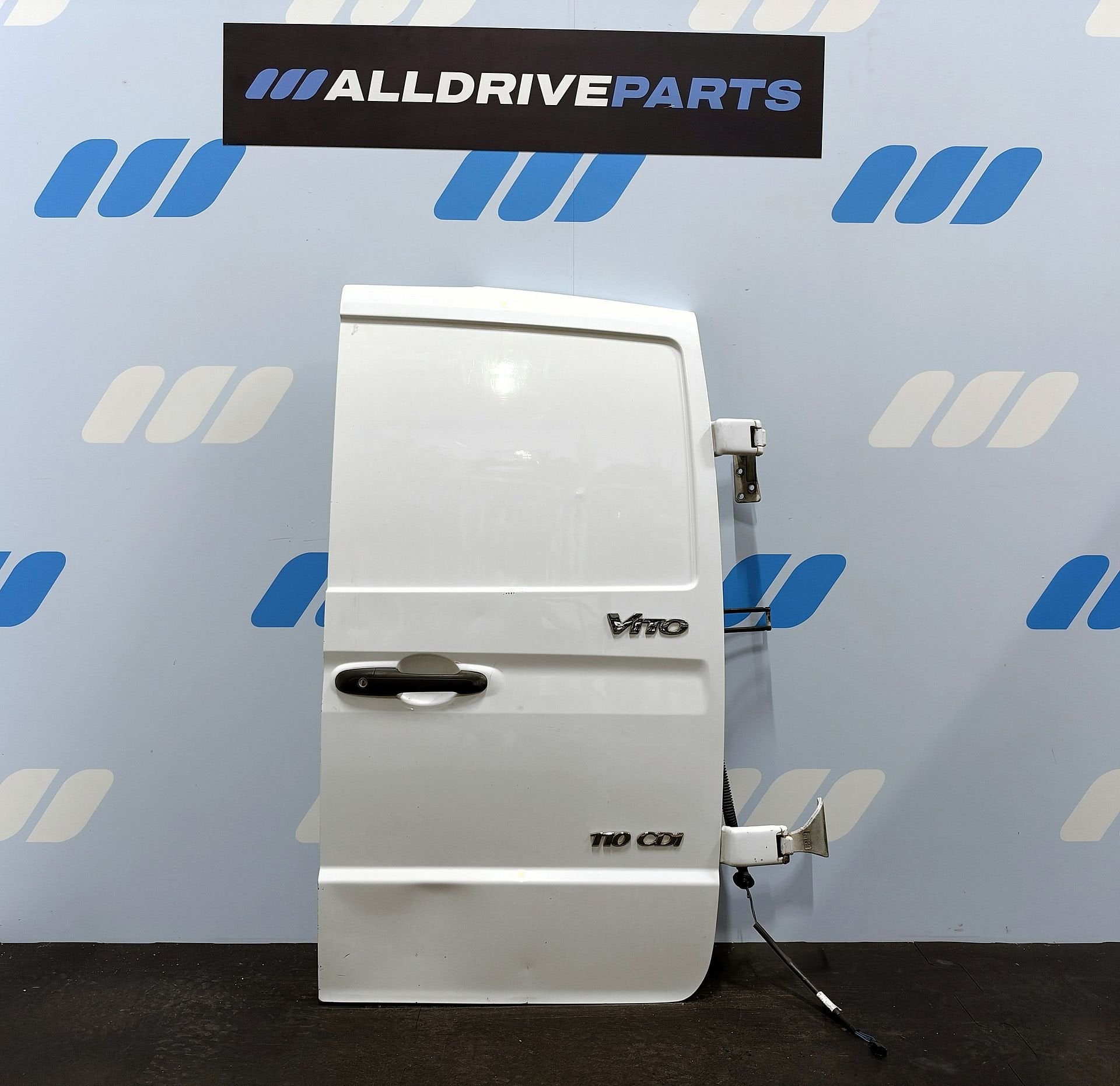Mercedes Vito W639 porte arrière droite blanche A6397400102, Arrière, -, Haillon arrière, Utilisé
