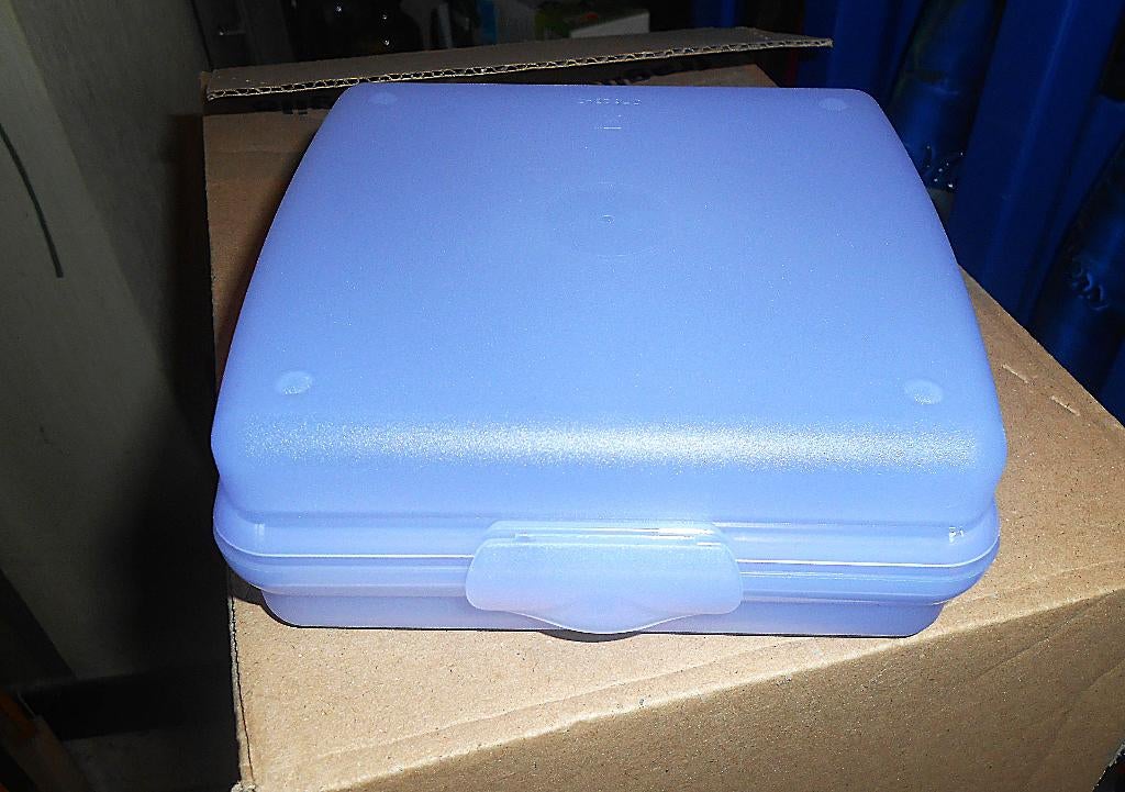 Tupperware: lila vierkante doos, Ophalen of Verzenden, Nieuw, Blauw, Bus of Trommel