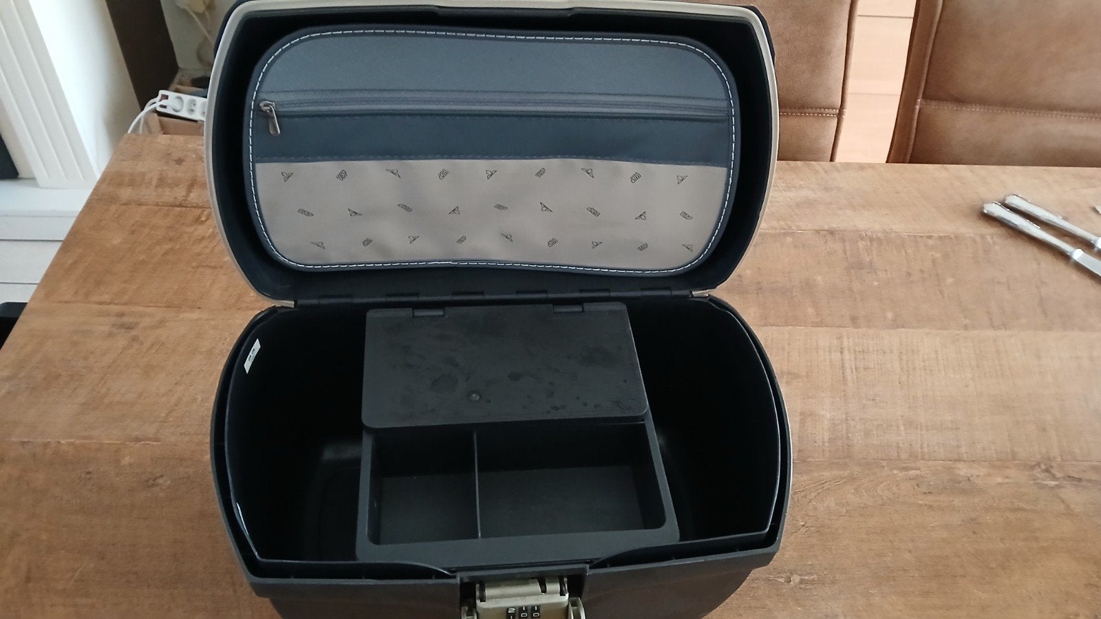 Mooie Elanza beautycase, Enlèvement