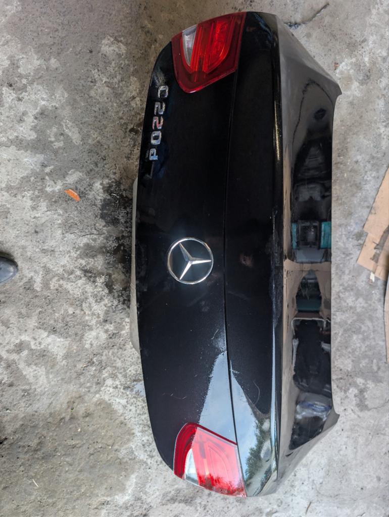 Mannelijke Mercedes, Ophalen