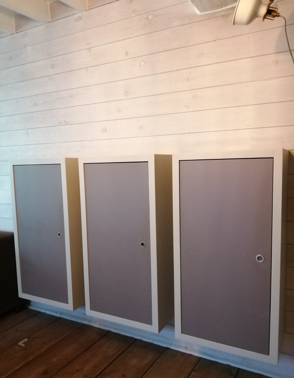 Drie zeer praktische hangkasten, Enlèvement