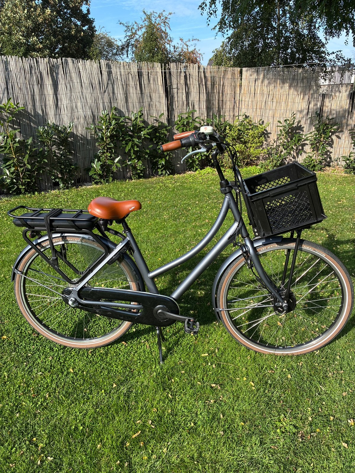 Elektrische vrouwenfiets, Fietsen en Brommers, Ophalen, Zo goed als nieuw