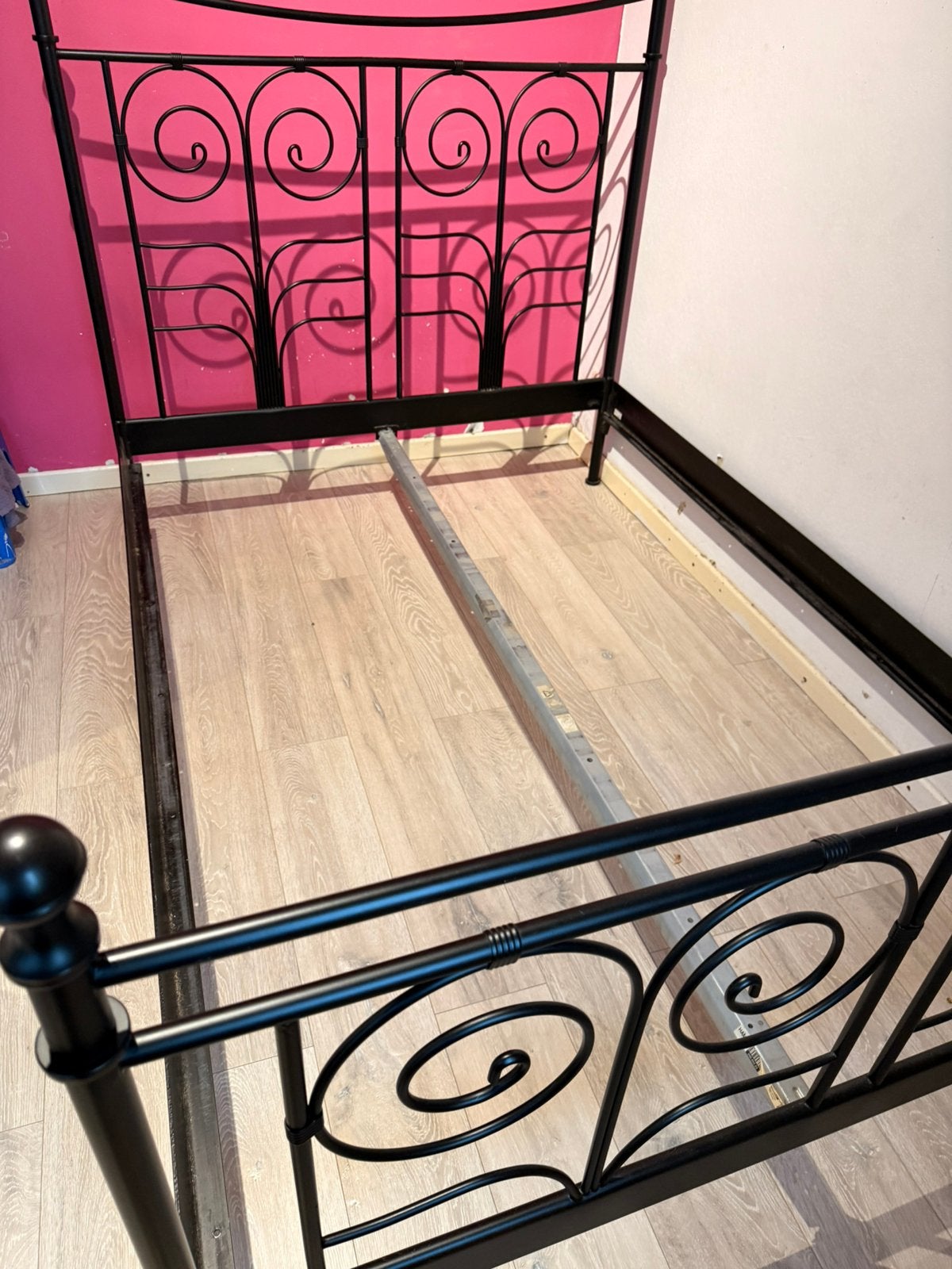 Lit en fer forgé noir 2 persinnes 1 mètre 40 sur 2 mètres, 140 cm, Enlèvement, Utilisé, Deux personnes