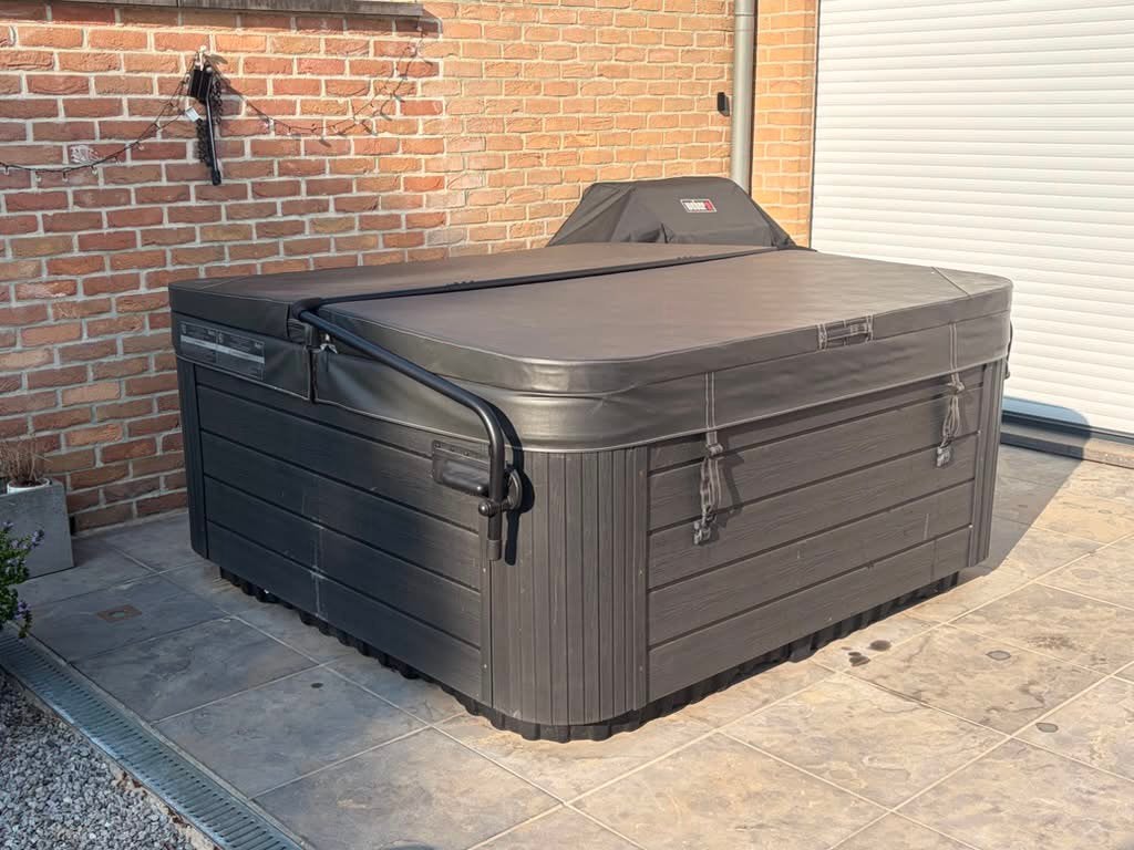 Wellis Jacuzzi Nieuwstaat, Tuin en Terras, Ophalen, Zo goed als nieuw