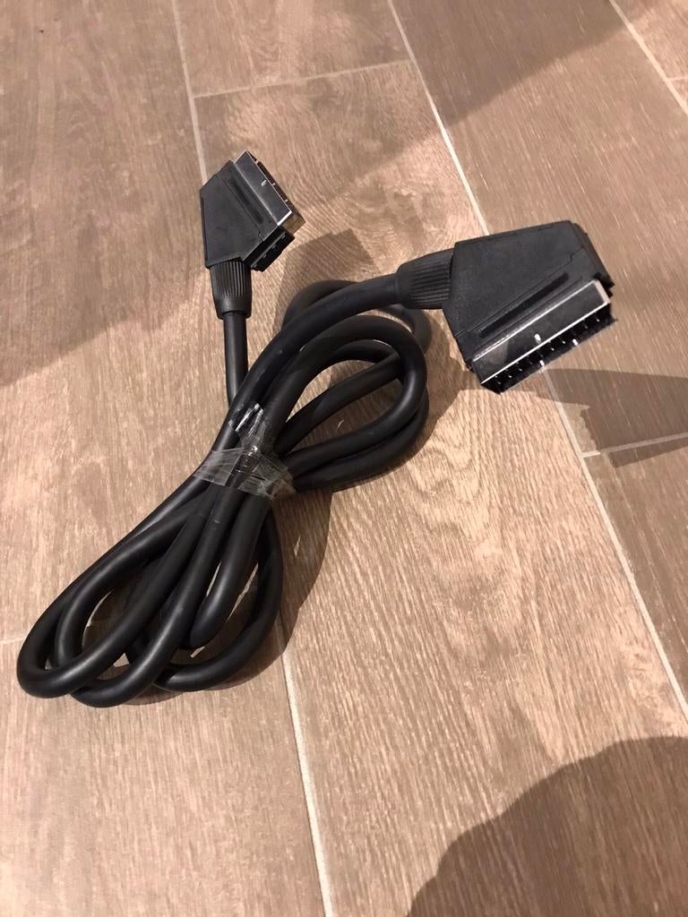 SCART KABEL MET DİKKE SNOER, Ophalen of Verzenden, Zo goed als nieuw, Minder dan 2 meter, Scartkabel