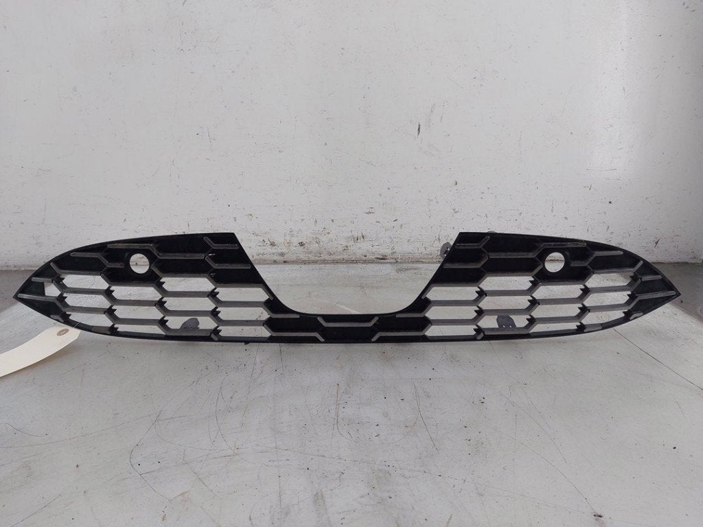 GRILLE Yaris IV (P21 / PA1 / PH1) (|531110DD80|531010DG71|), Dhr. J. Ham, Gebruikt, Administratie@autoham.nl, Toyota