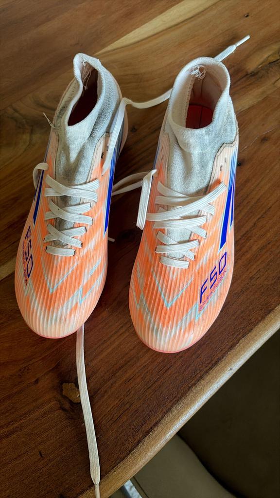 Voetbalschoenen, Sport en Fitness, Voetbal, Ophalen, Zo goed als nieuw