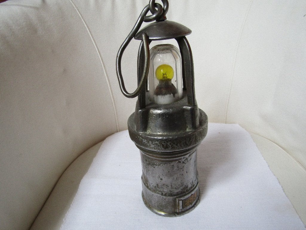 Remarquable  lampe de mineur ogival, type Arras, Enlèvement ou Envoi
